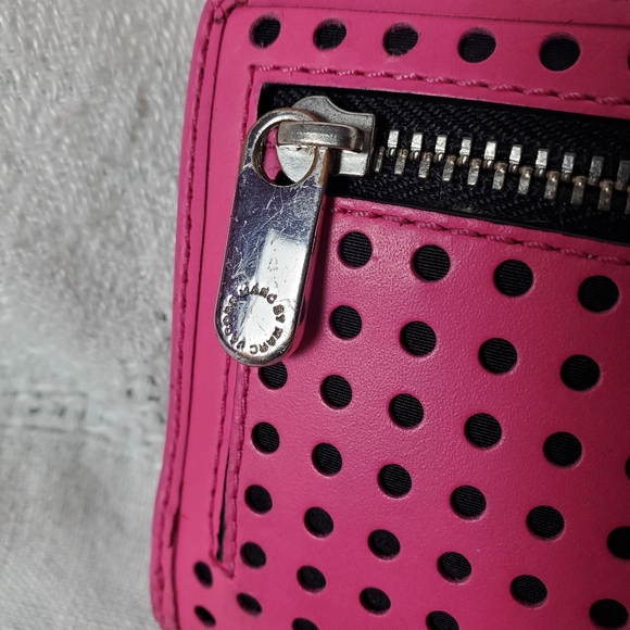 Marc Jacobs Sophisticato Disc Bow Emi Wallet in Pink and Black - Picture 4 of 11